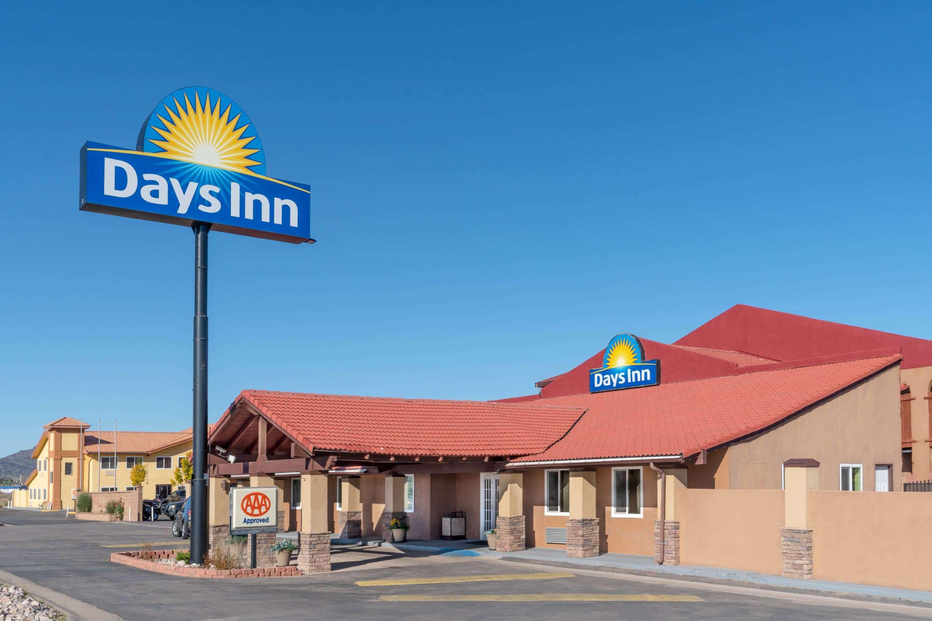 Days Inn By Wyndham Grants Exterior photo